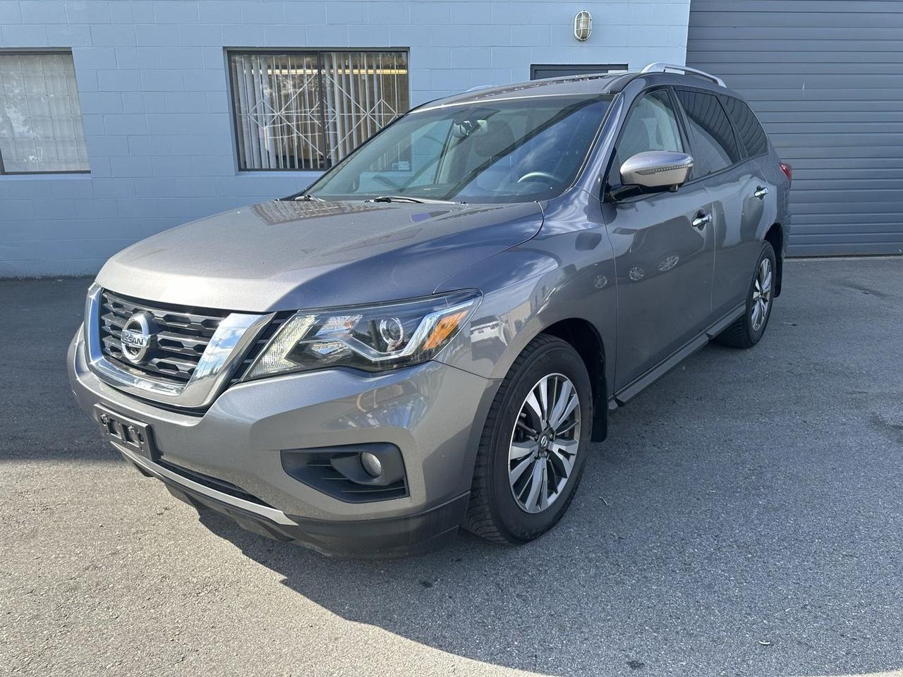 2017 Nissan Pathfinder SL 4WD Photo