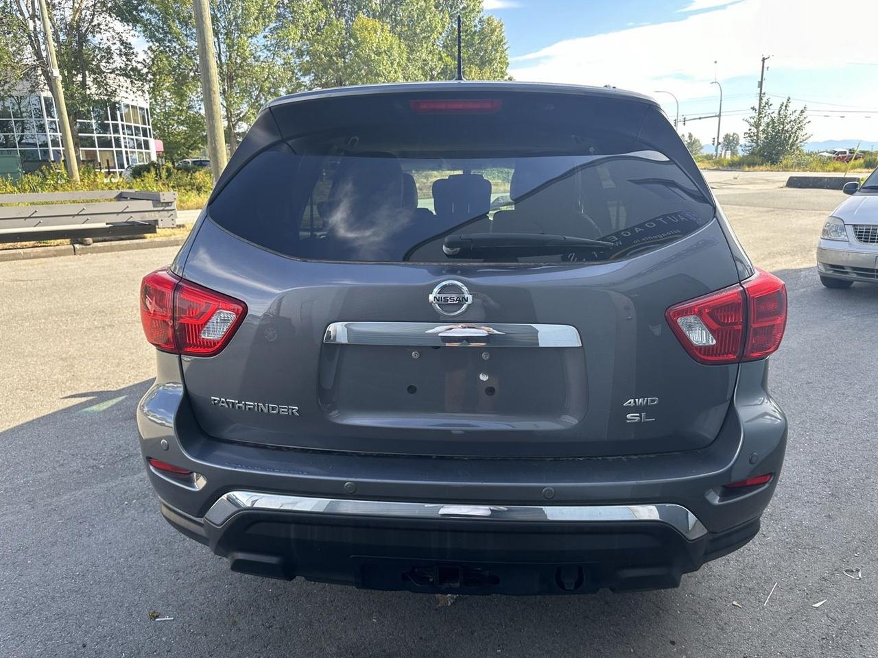 2017 Nissan Pathfinder SL 4WD Photo