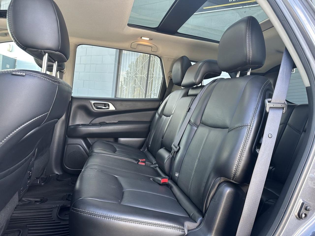2017 Nissan Pathfinder SL 4WD Photo