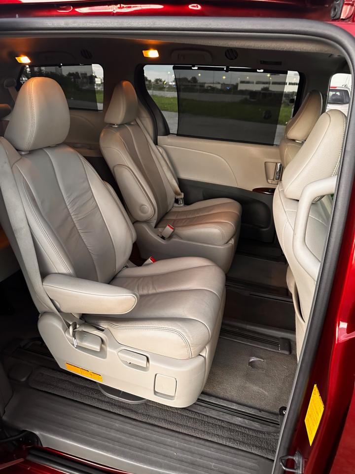 2012 Toyota Sienna 5dr V6 XLE 7-Pass AWD - Photo #6