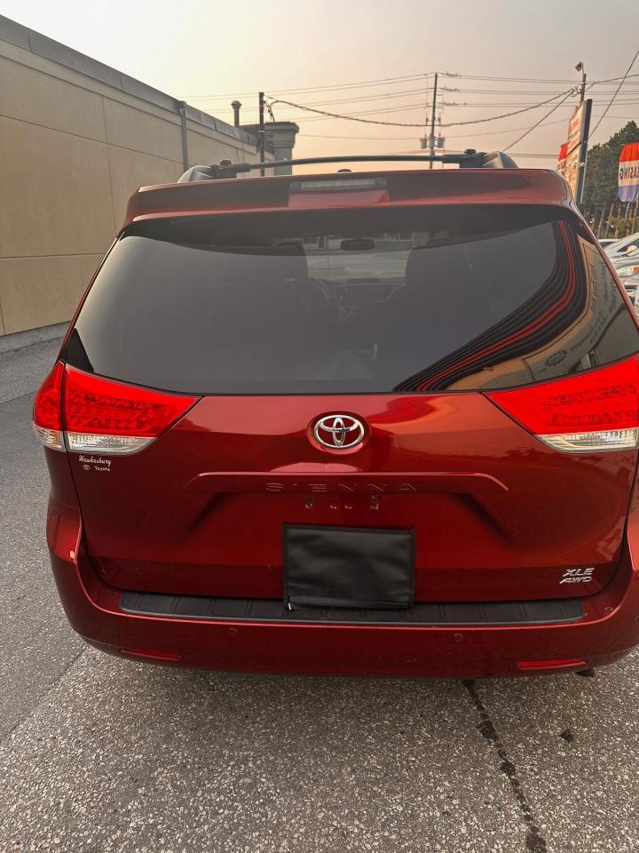 2012 Toyota Sienna 5dr V6 XLE 7-Pass AWD Photo3