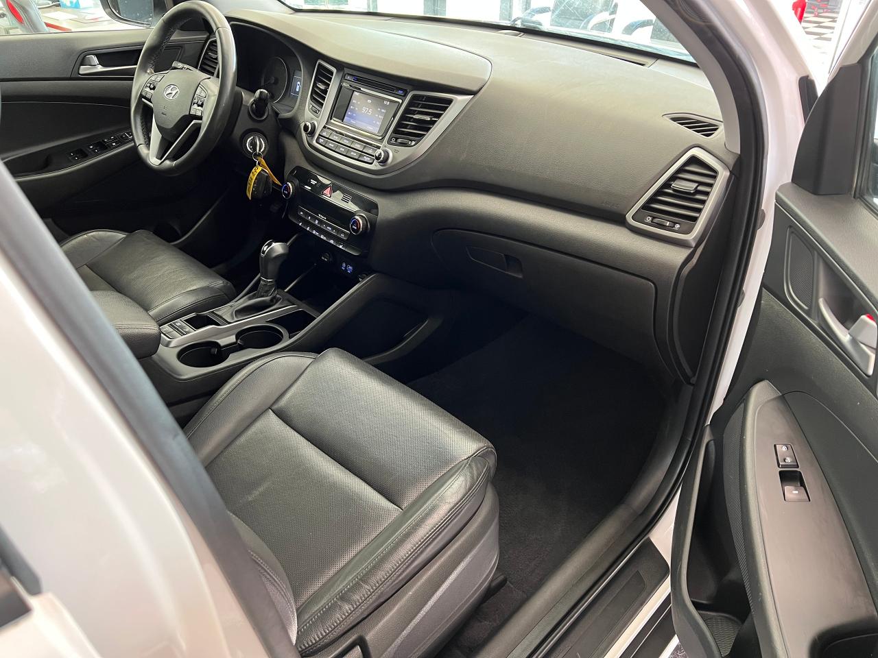 2017 Hyundai Tucson SE 1.6 Turbo AWD+Roof+Heated Leather+CLEAN CARFAX Photo20