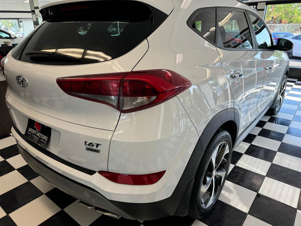 2017 Hyundai Tucson SE 1.6 Turbo AWD+Roof+Heated Leather+CLEAN CARFAX Photo38