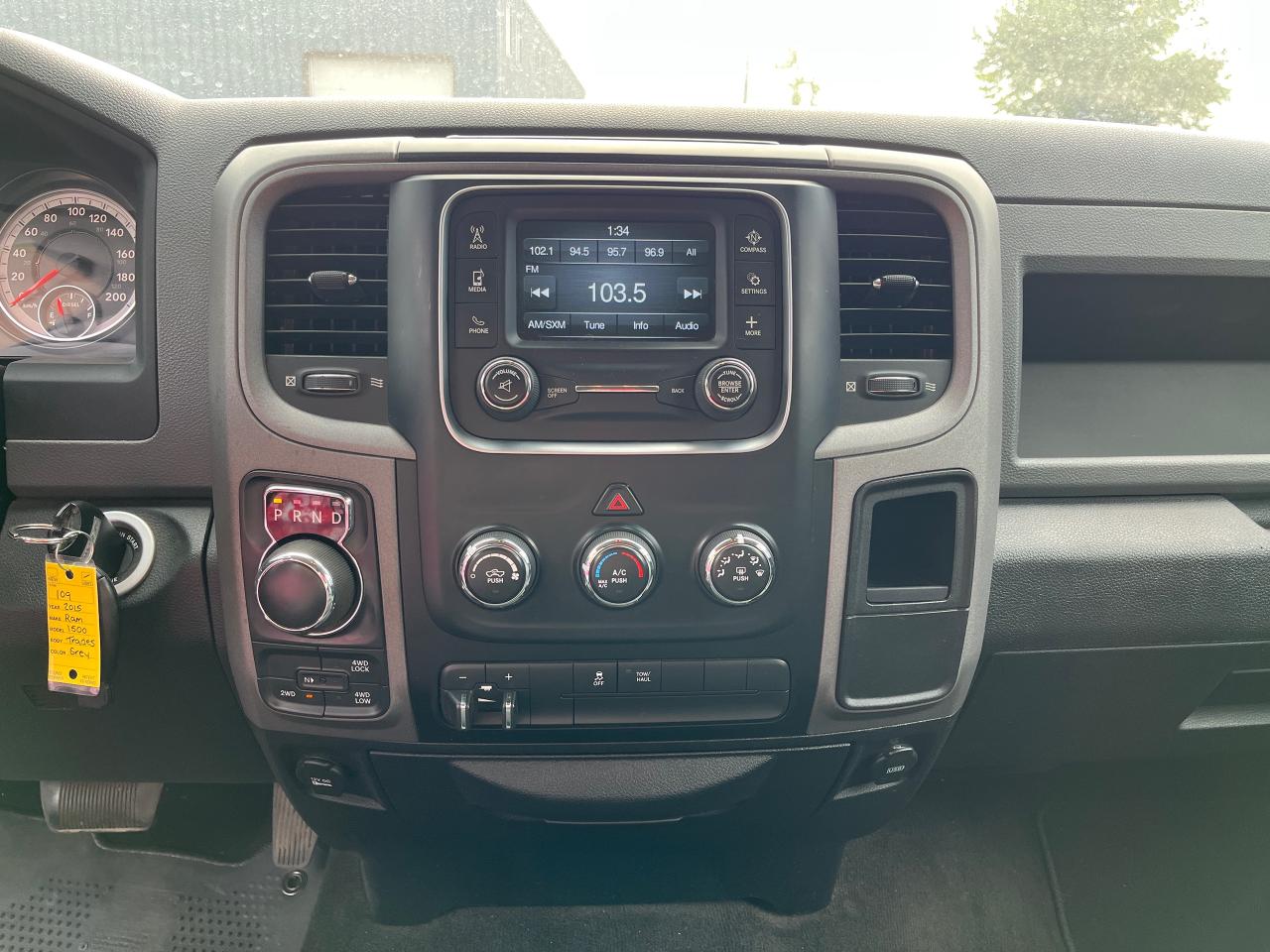 2015 RAM 1500 TRADESMAN/CREW/6.4' Box/No Accidents - Photo #12
