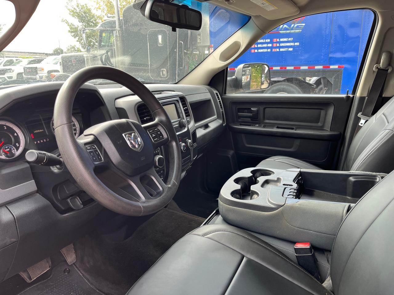2015 RAM 1500 TRADESMAN/CREW/6.4' Box/No Accidents - Photo #9