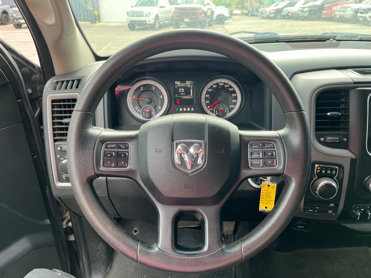 2015 RAM 1500 TRADESMAN/CREW/6.4' Box/No Accidents - Photo #10