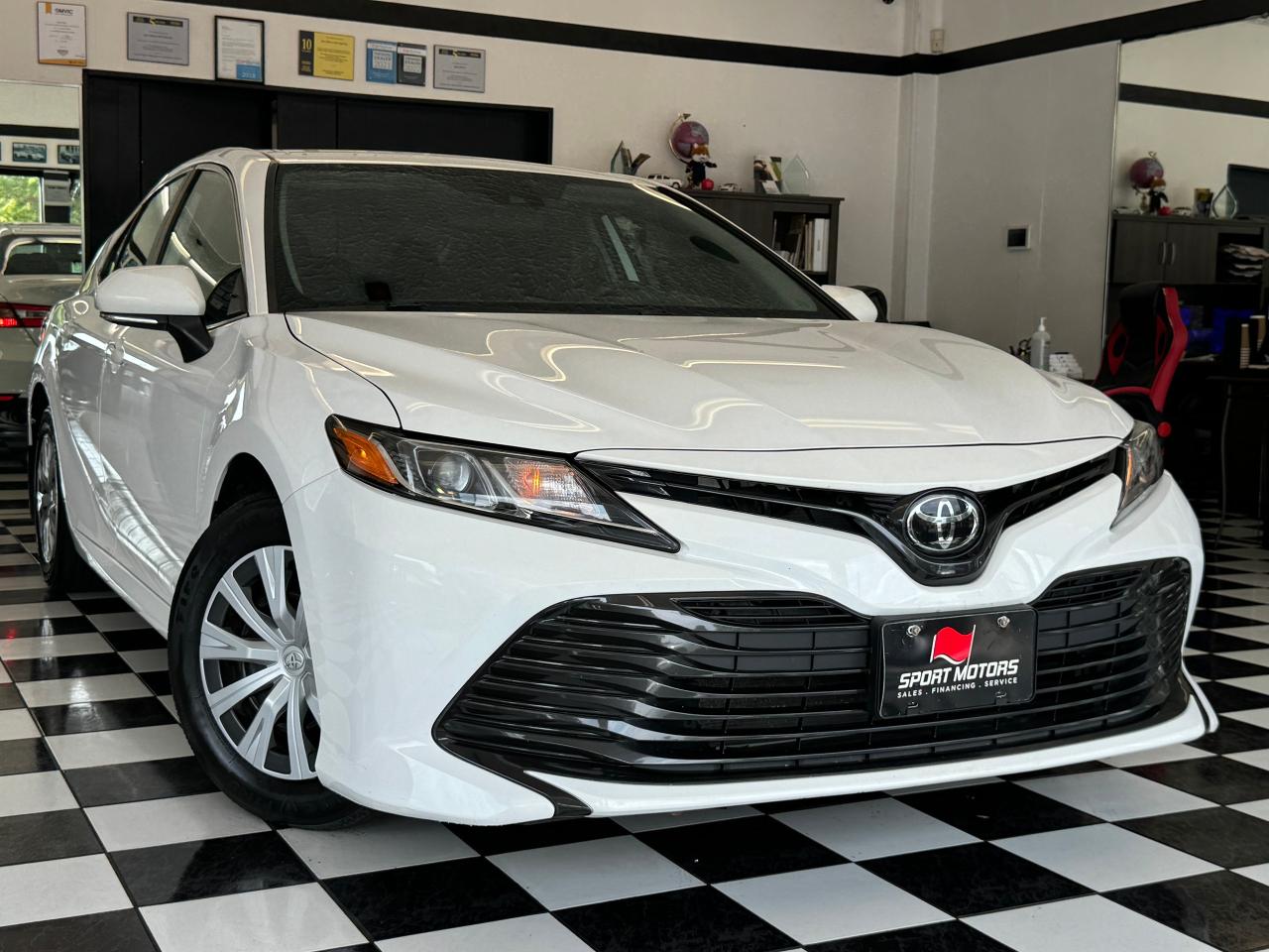 2019 Toyota Camry LE+Camera+Adaptive Cruise+ApplePlay+CLEAN CARFAX Photo15