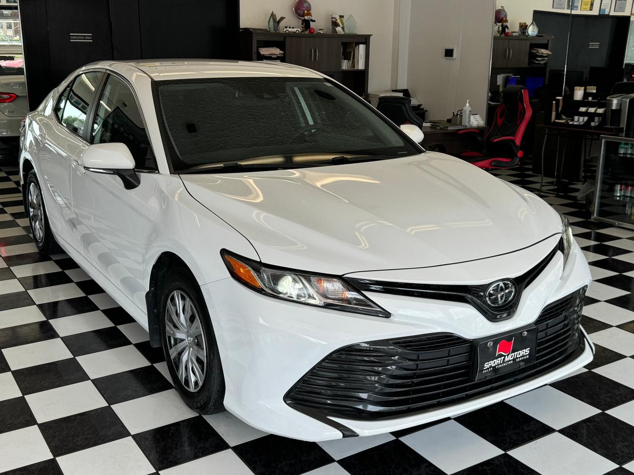 2019 Toyota Camry LE+Camera+Adaptive Cruise+ApplePlay+CLEAN CARFAX - Photo #8