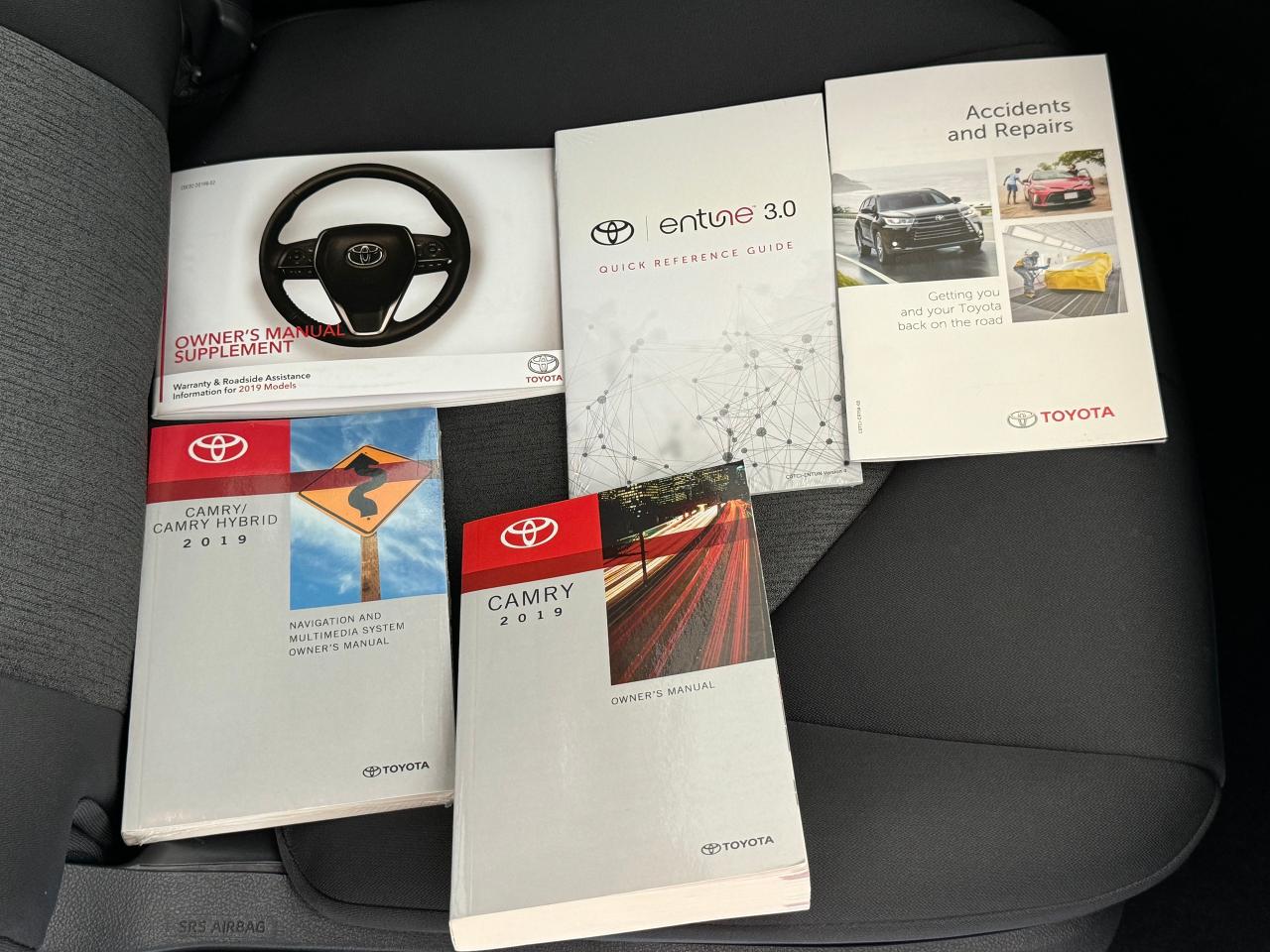 2019 Toyota Camry LE+Camera+Adaptive Cruise+ApplePlay+CLEAN CARFAX Photo27