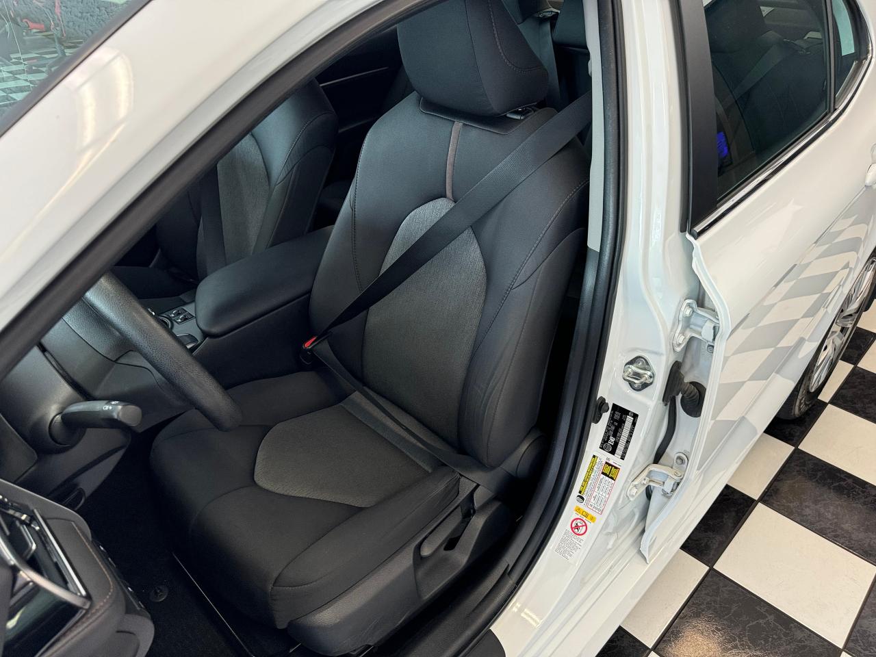 2019 Toyota Camry LE+Camera+Adaptive Cruise+ApplePlay+CLEAN CARFAX - Photo #20