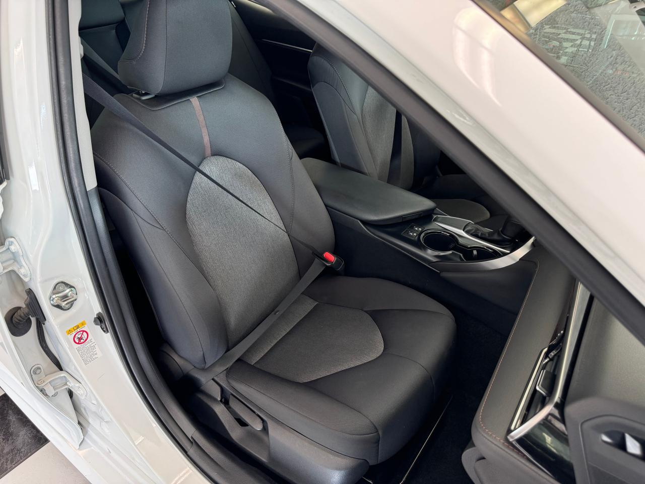 2019 Toyota Camry LE+Camera+Adaptive Cruise+ApplePlay+CLEAN CARFAX - Photo #23
