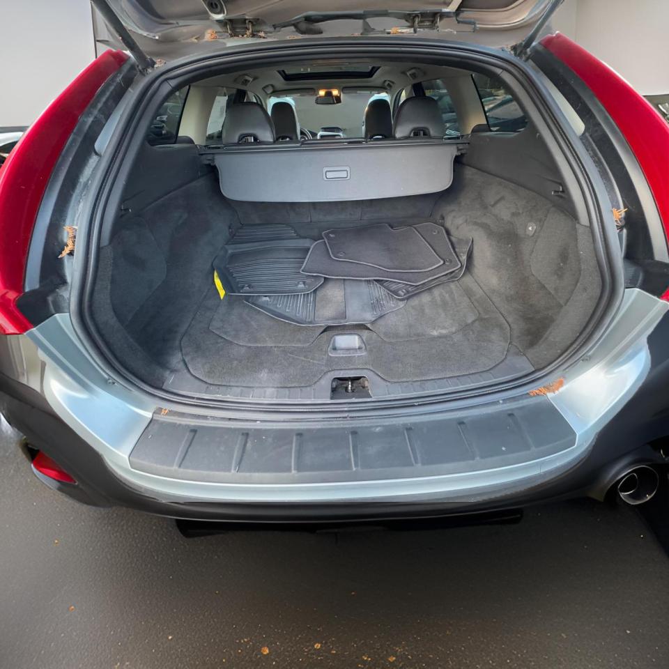 2010 Volvo XC60  - Photo #8