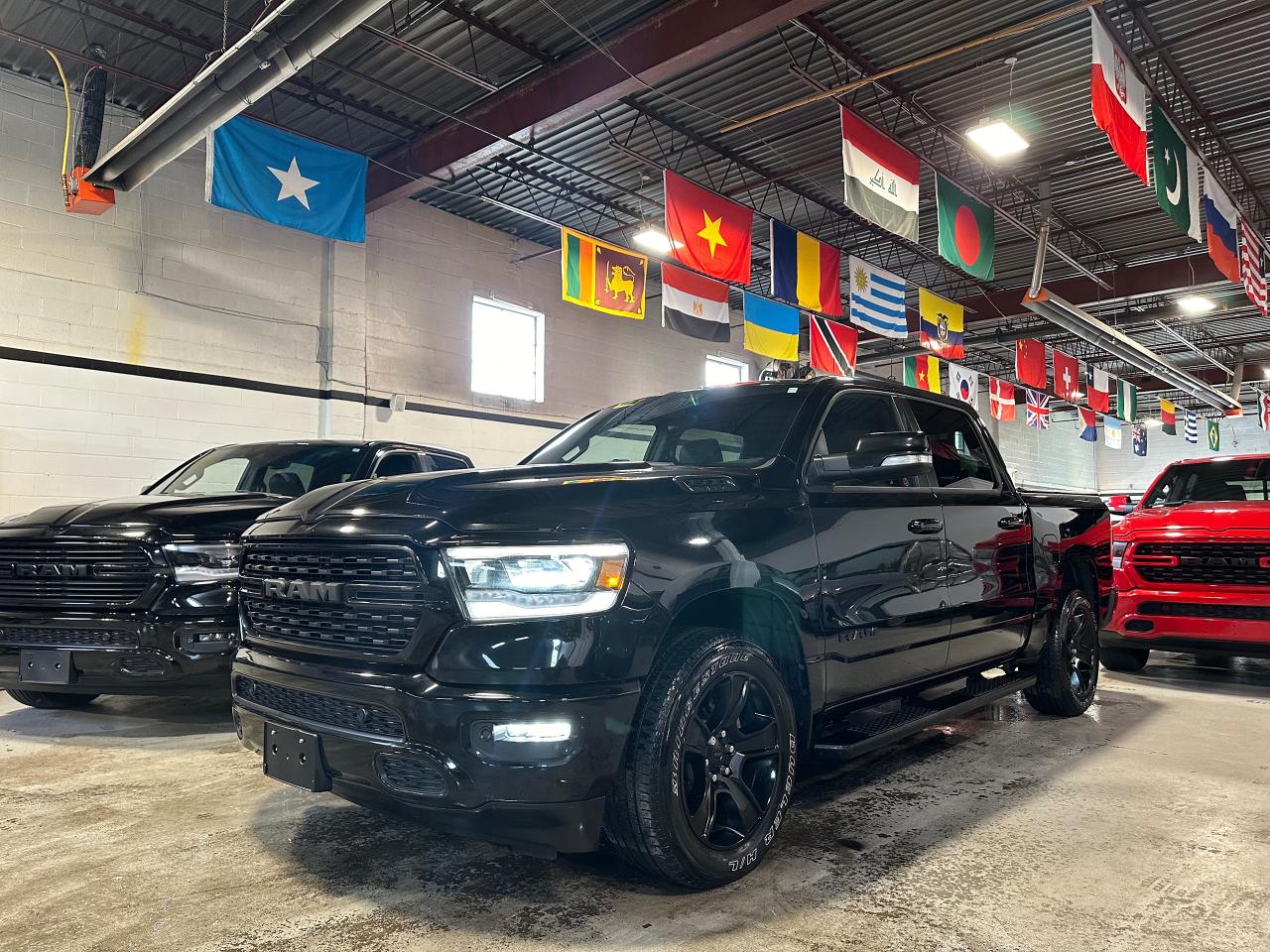 2022 RAM 1500 SPORT 4X4 CREW CAB 5'7" BOX - Photo #2