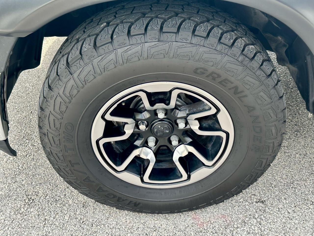 2016 RAM 1500 CERTIFIED.NO ACCIDENT - Photo #8