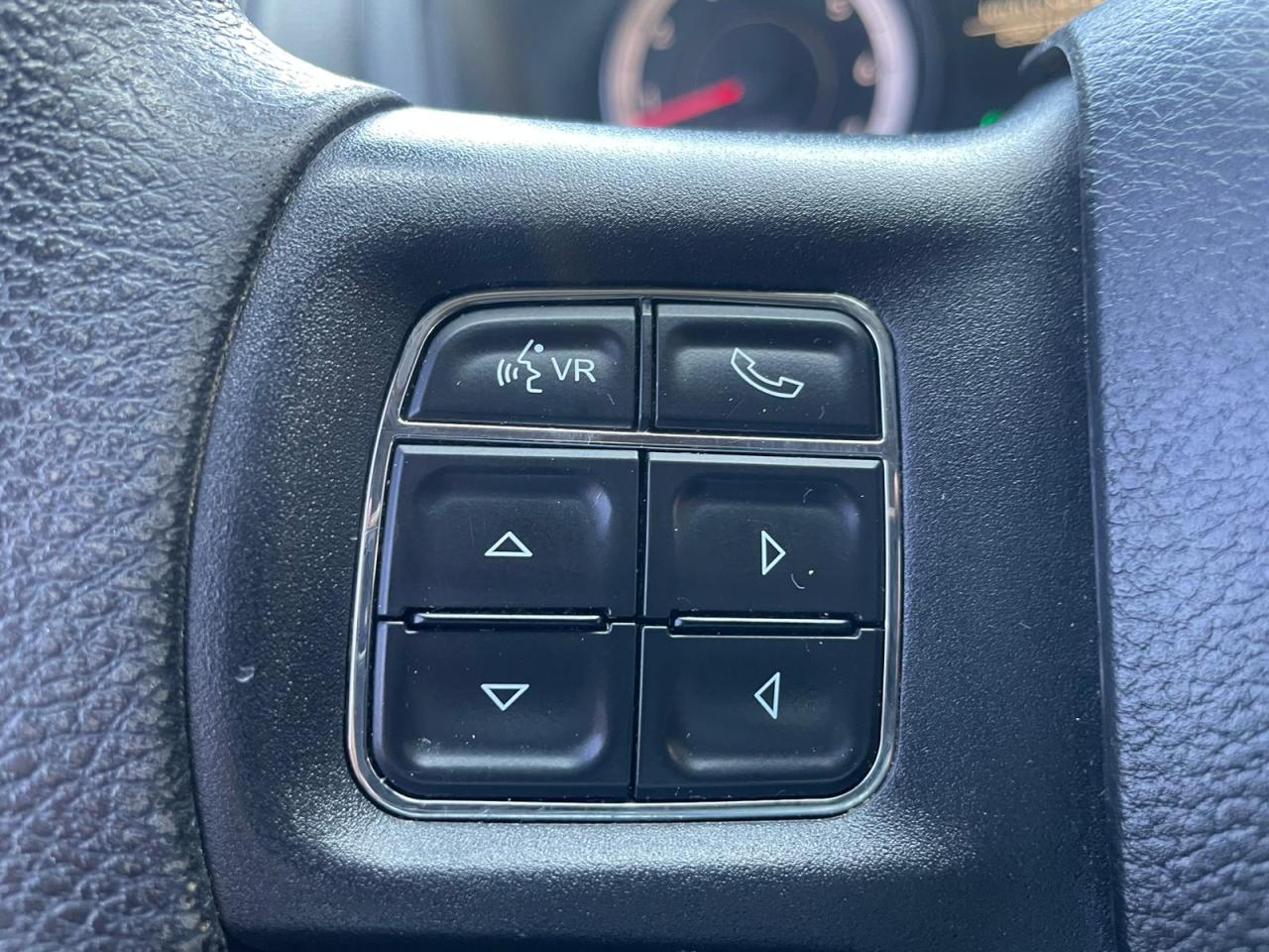 2014 RAM 1500 4WD Crew Cab LEATHER CAMERA TOW BRAKES B-TOOTH - Photo #32