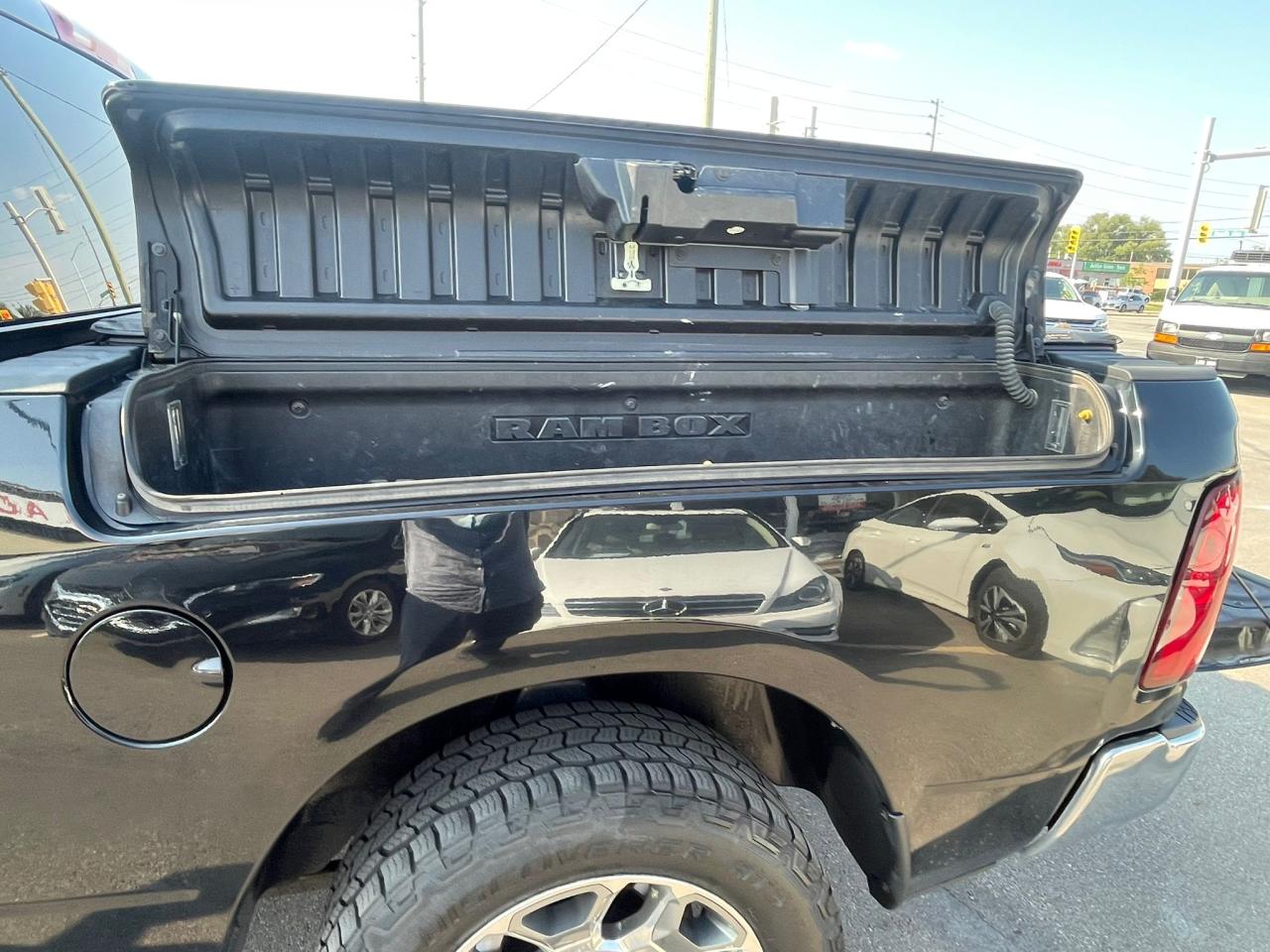 2014 RAM 1500 4WD Crew Cab LEATHER CAMERA TOW BRAKES B-TOOTH - Photo #8
