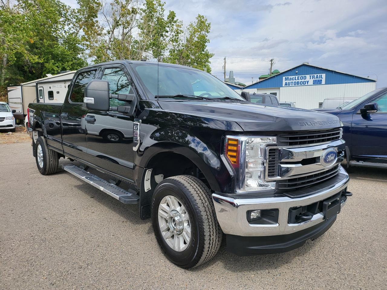 Used 2018 Ford F-350 XLT Crew Cab 8' Box | ALL CREDIT ACCEPTED!! for sale in Airdrie, AB