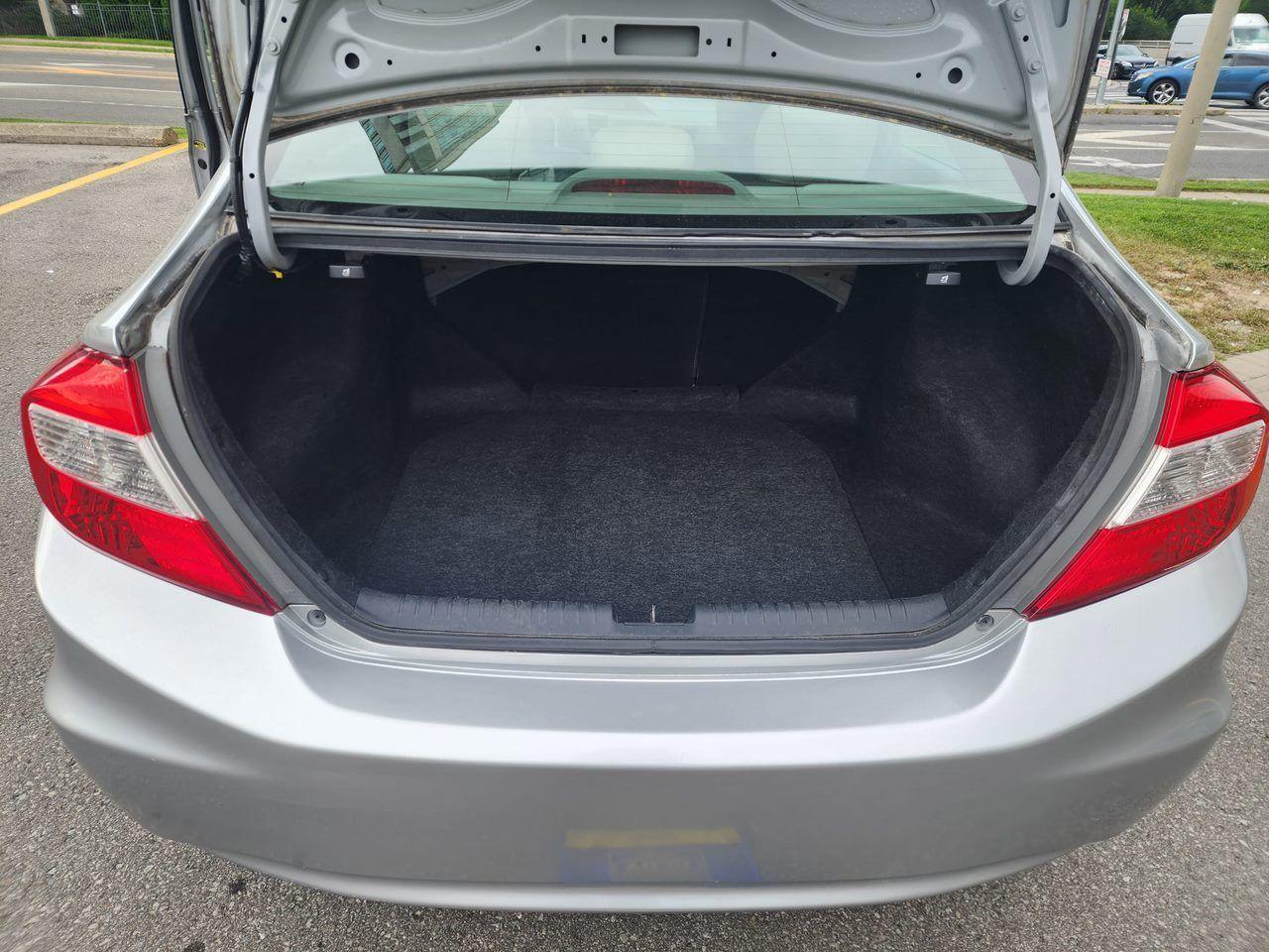 2012 Honda Civic 4dr Auto LX - Photo #4