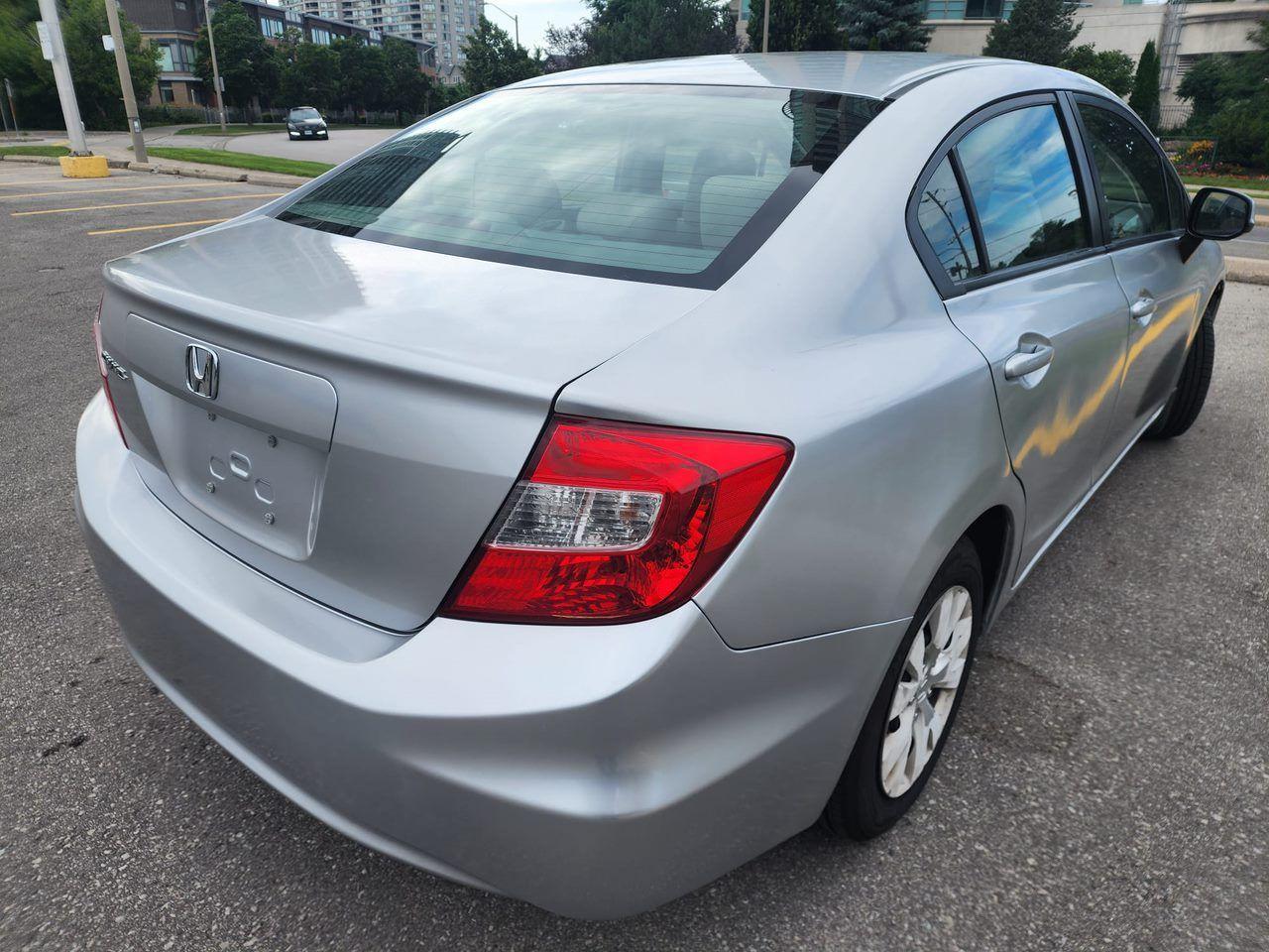 2012 Honda Civic 4dr Auto LX - Photo #5