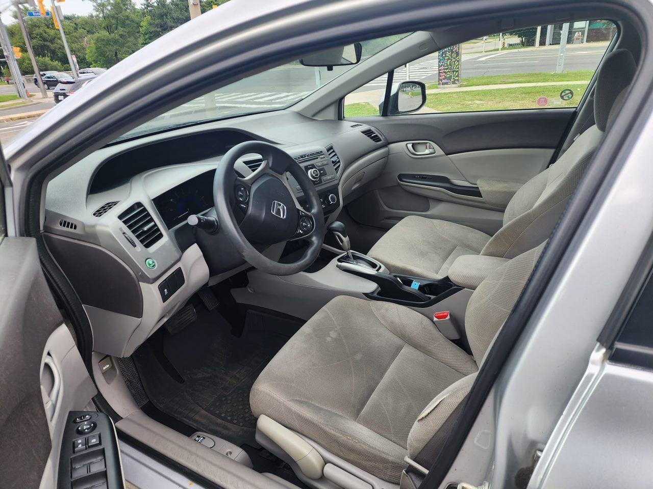 2012 Honda Civic 4dr Auto LX - Photo #9