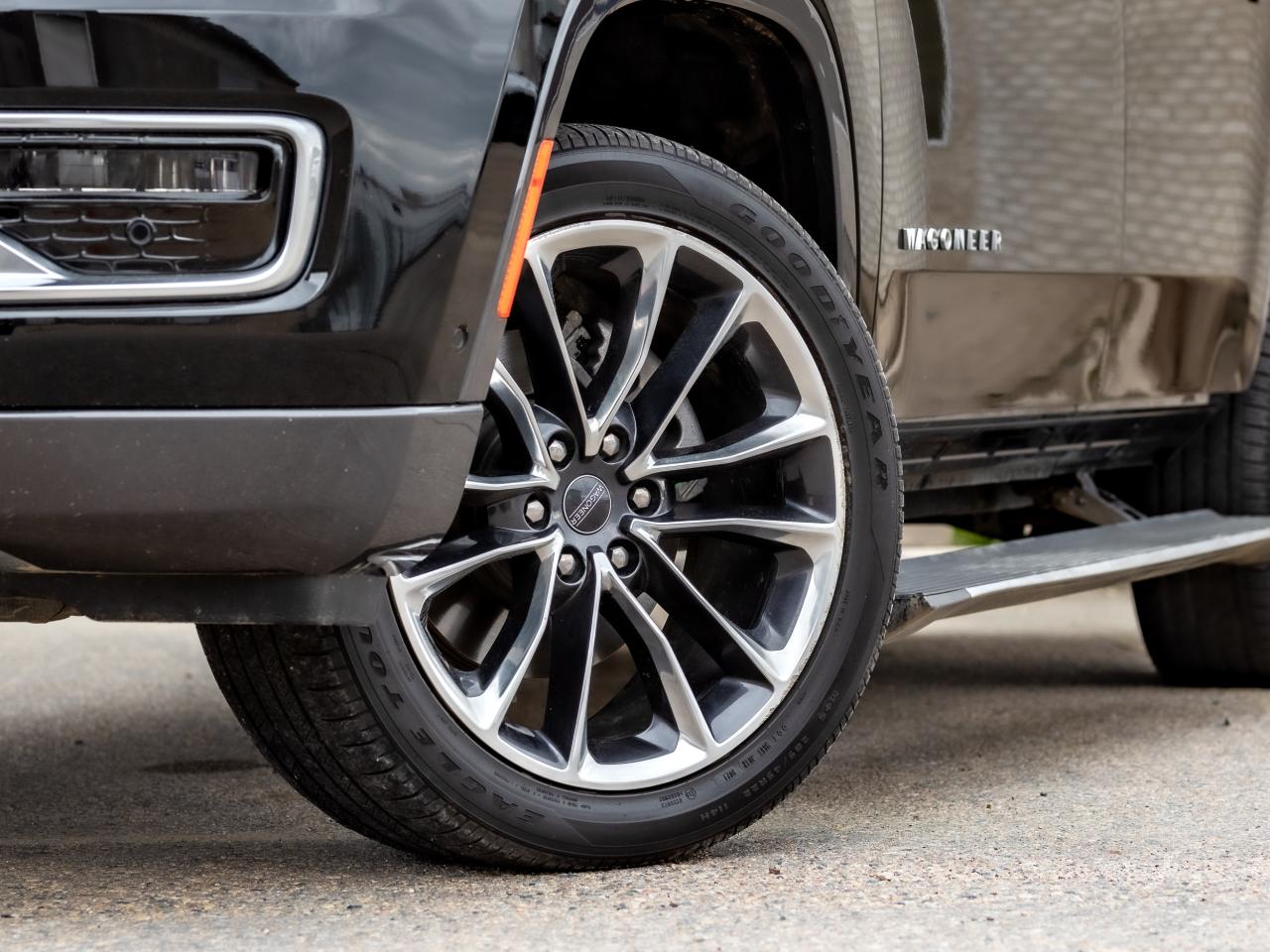 2022 Jeep Wagoneer  - Photo #5