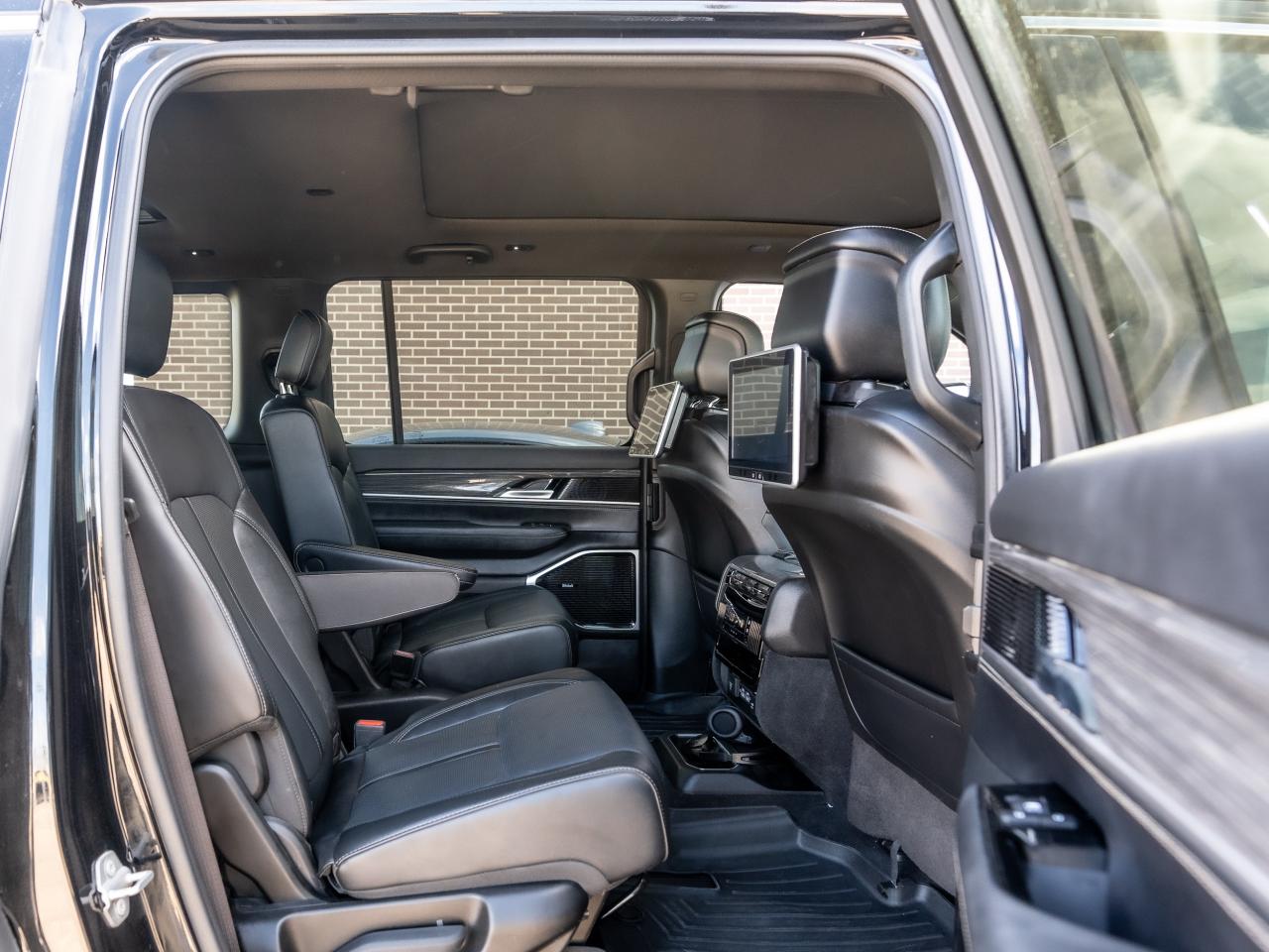 2022 Jeep Wagoneer  - Photo #16