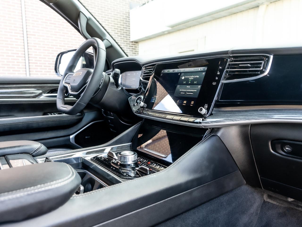2022 Jeep Wagoneer  - Photo #17