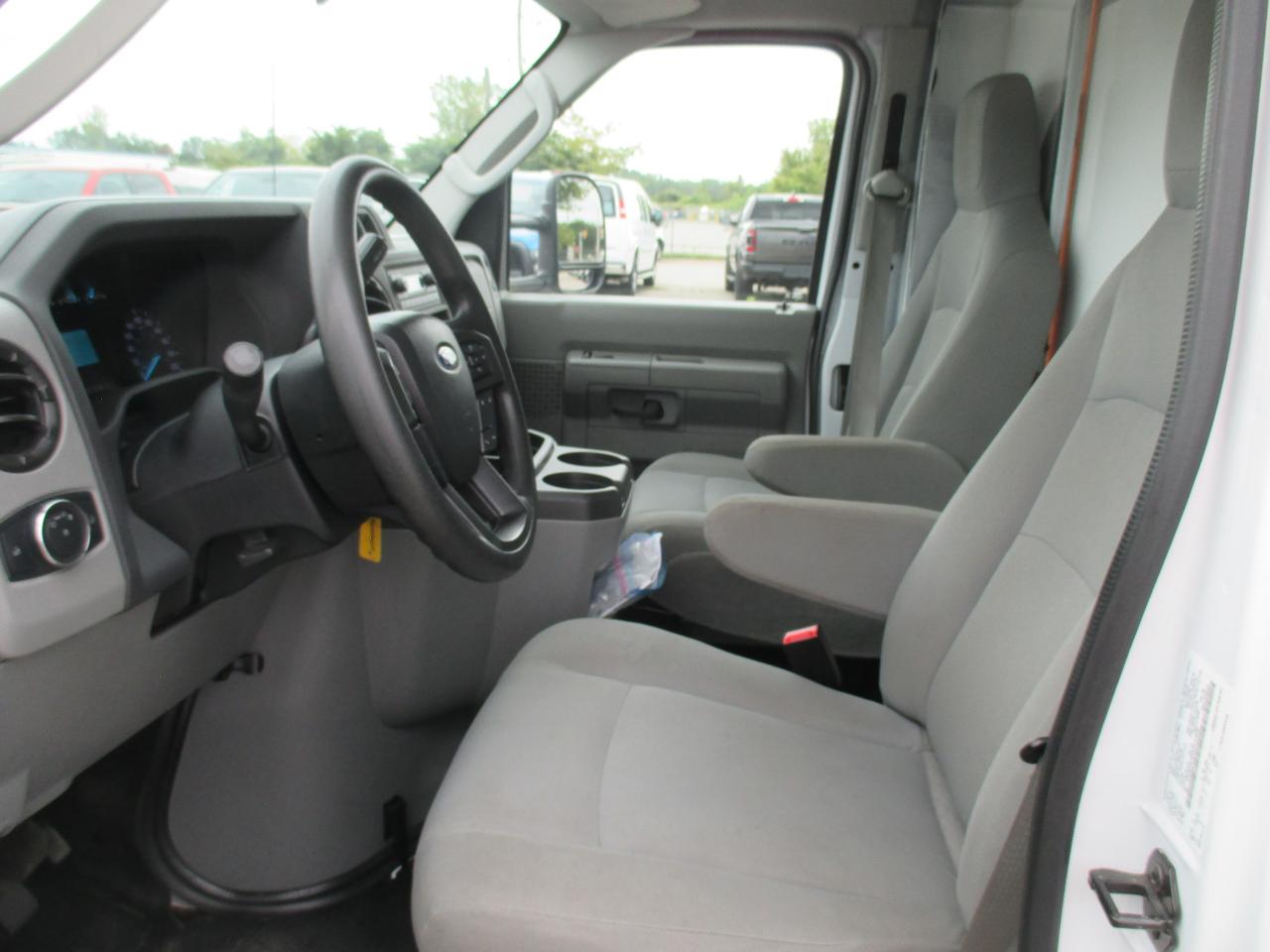 2022 Ford E450 E-450 DRW 176" WB - Photo #11