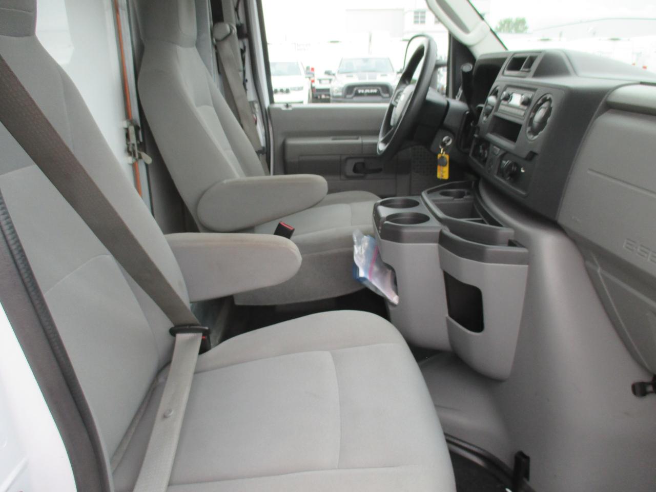 2022 Ford E450 E-450 DRW 176" WB - Photo #8