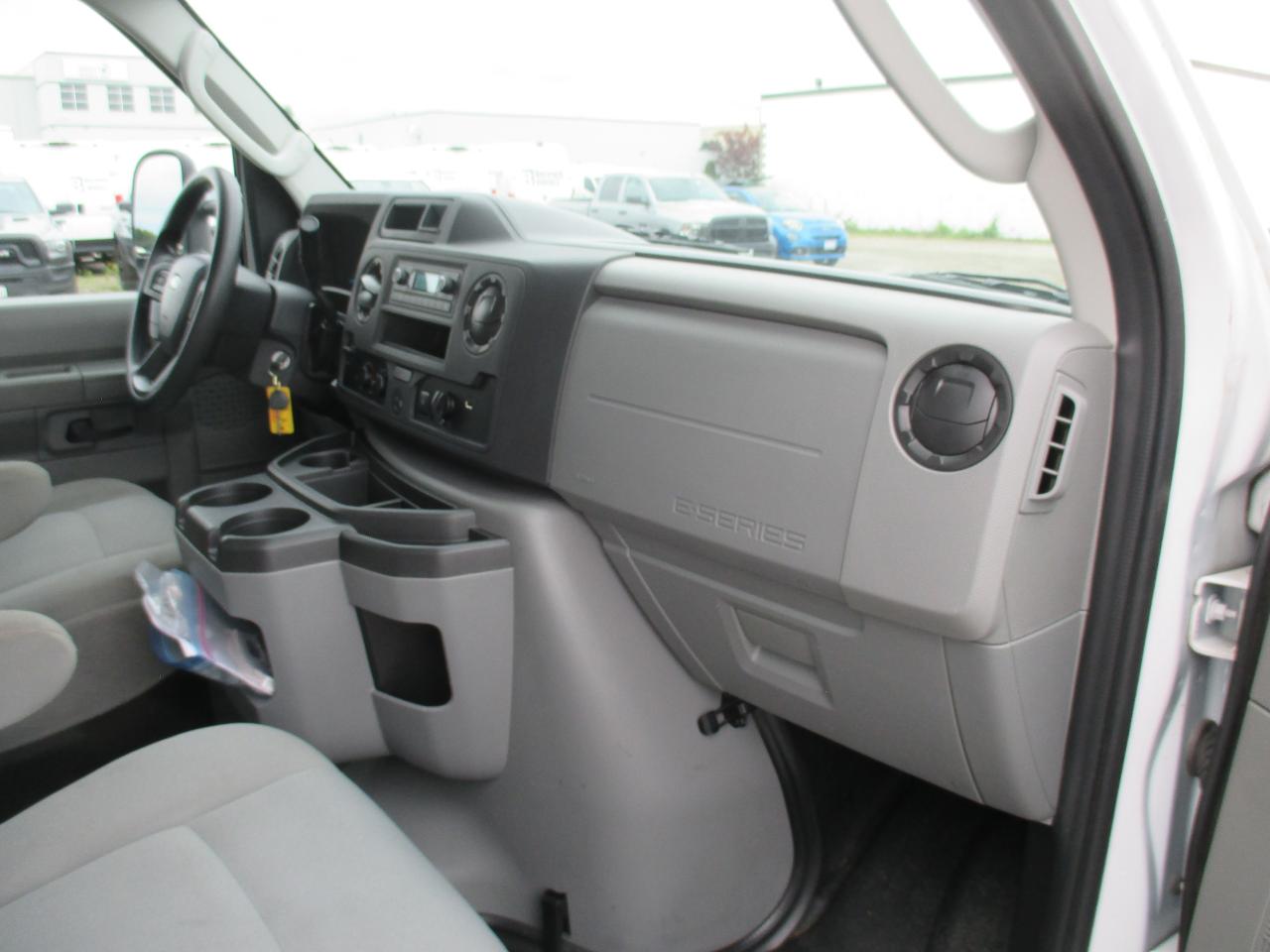2022 Ford E450 E-450 DRW 176" WB - Photo #10