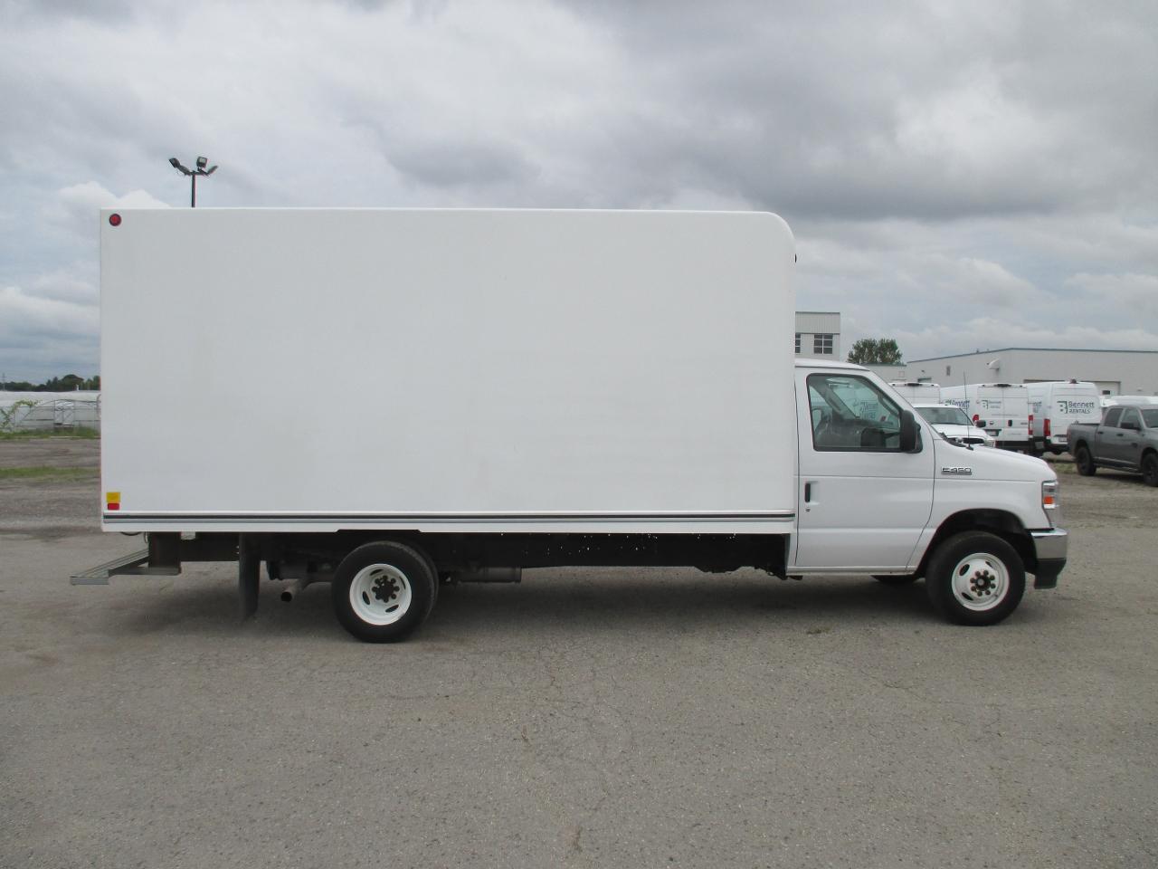 2022 Ford E450 E-450 DRW 176" WB - Photo #4