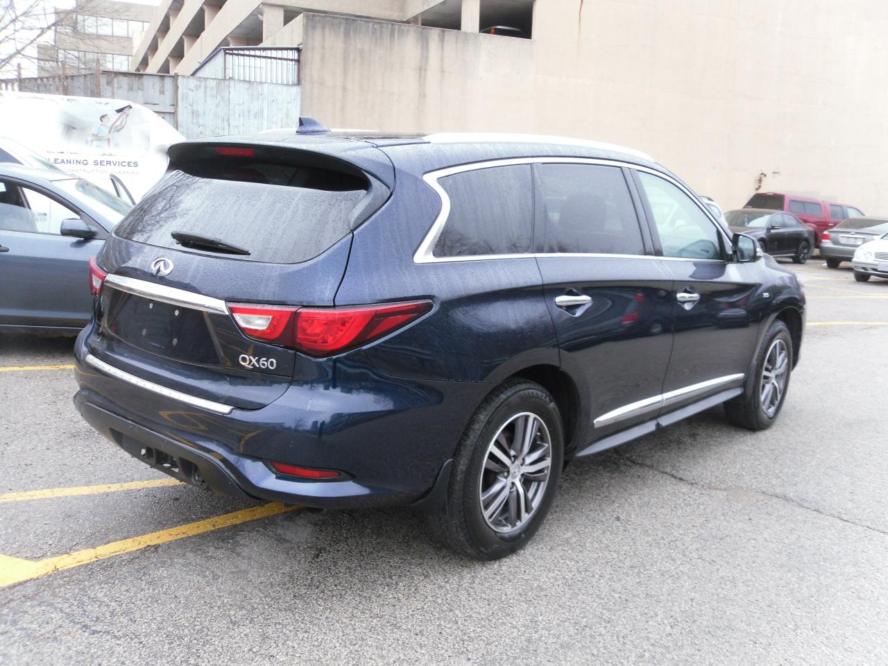 2017 Infiniti QX60 AWD - Photo #3