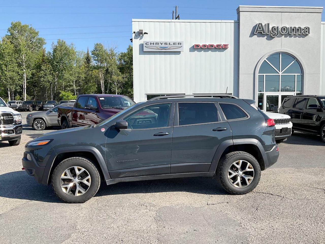 2018 Jeep Cherokee Trailhawk Photo2