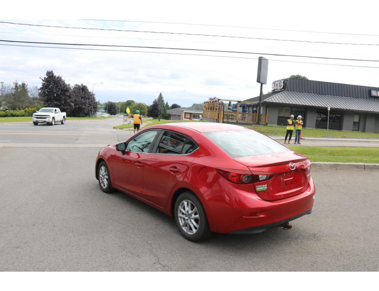 2015 Mazda MAZDA3 i Touring AT 4-Door - Photo #8