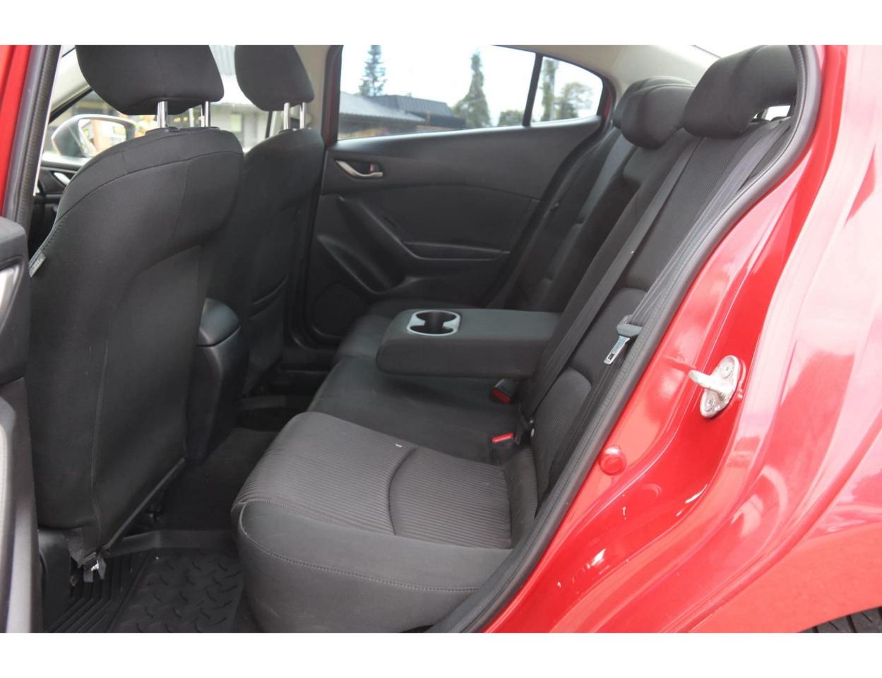 2015 Mazda MAZDA3 i Touring AT 4-Door - Photo #10
