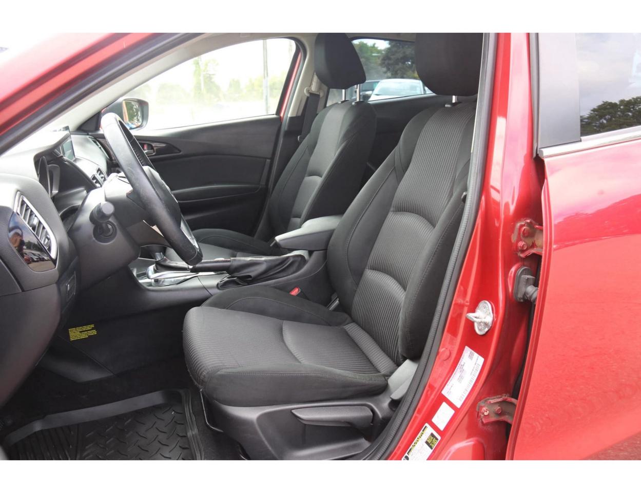 2015 Mazda MAZDA3 i Touring AT 4-Door - Photo #11