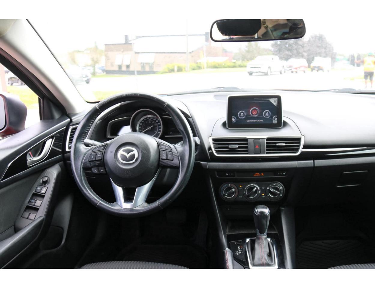 2015 Mazda MAZDA3 i Touring AT 4-Door - Photo #12