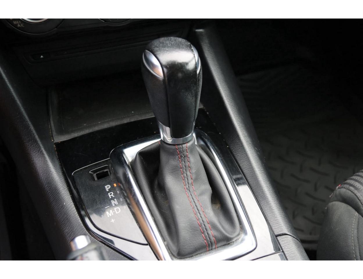 2015 Mazda MAZDA3 i Touring AT 4-Door - Photo #18