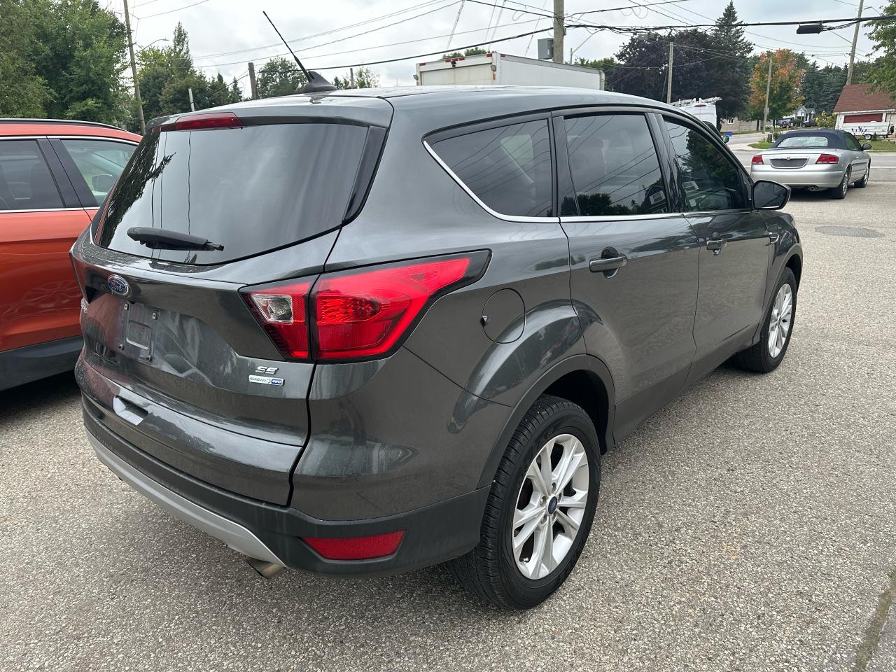 2019 Ford Escape SE - Photo #4
