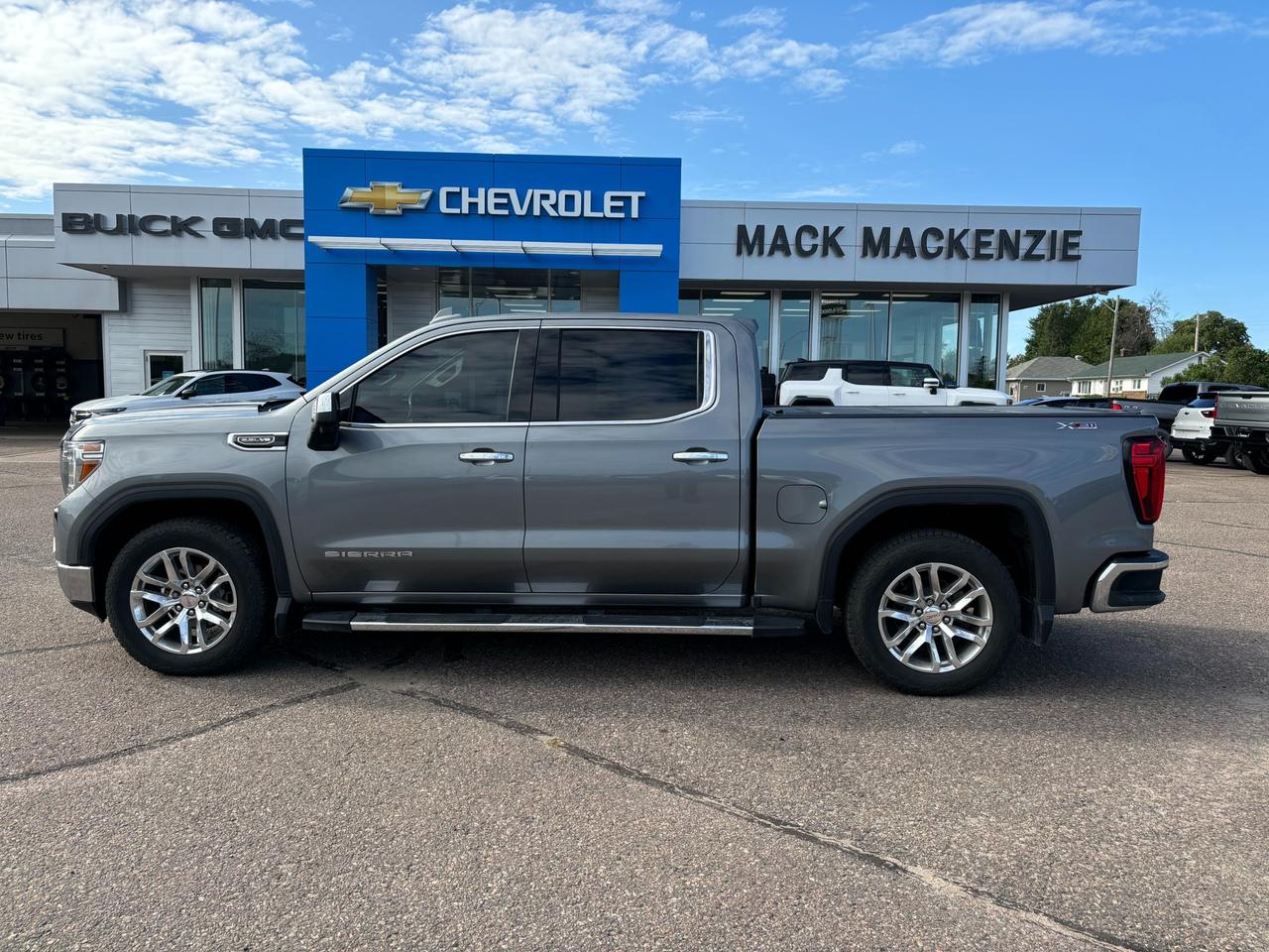 2020 GMC Sierra 1500 2020 GMC Sierra SLT Crew 4WD Photo