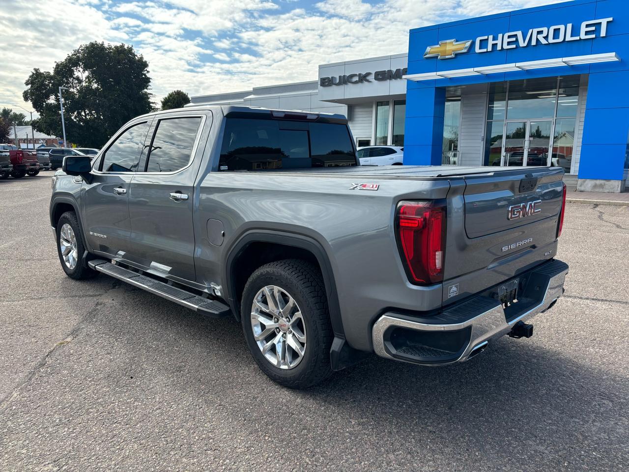 2020 GMC Sierra 1500 2020 GMC Sierra SLT Crew 4WD Photo