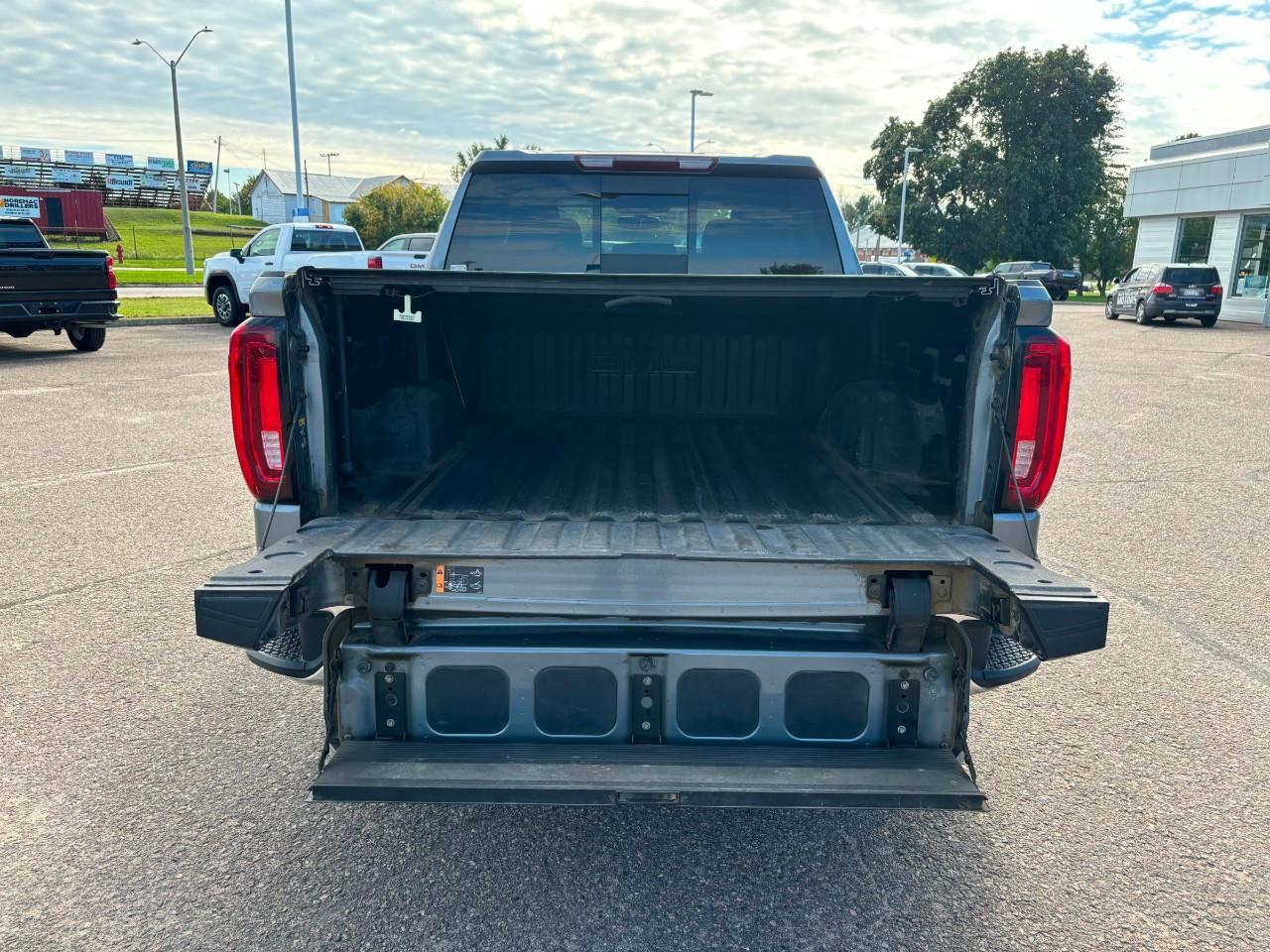 2020 GMC Sierra 1500 2020 GMC Sierra SLT Crew 4WD Photo