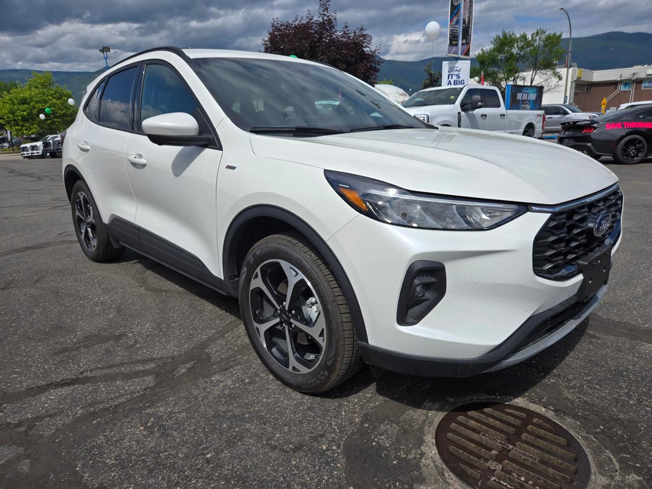 2025 Ford Escape ST-Line Select Photo2
