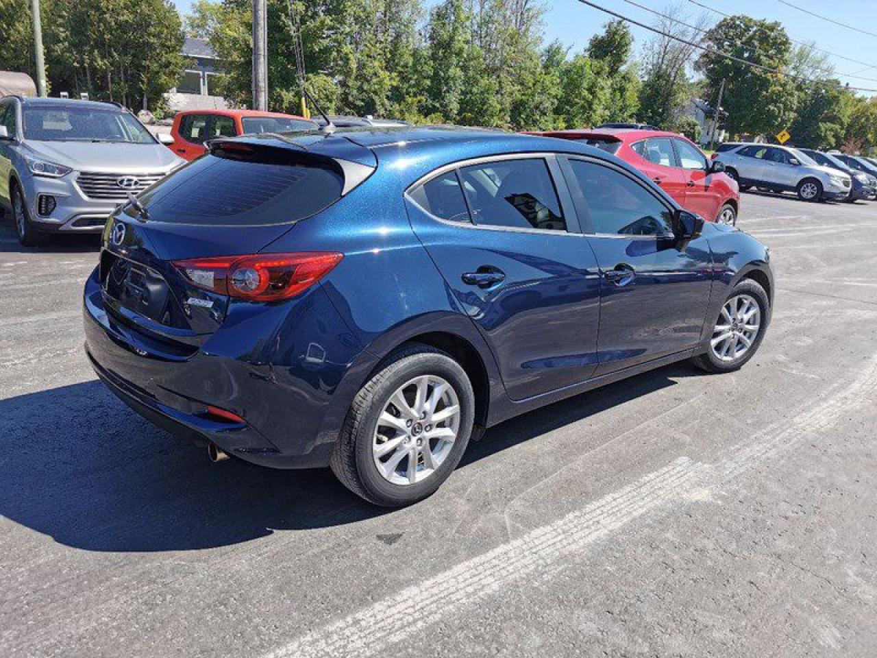 2018 Mazda MAZDA3 i Touring - Photo #5