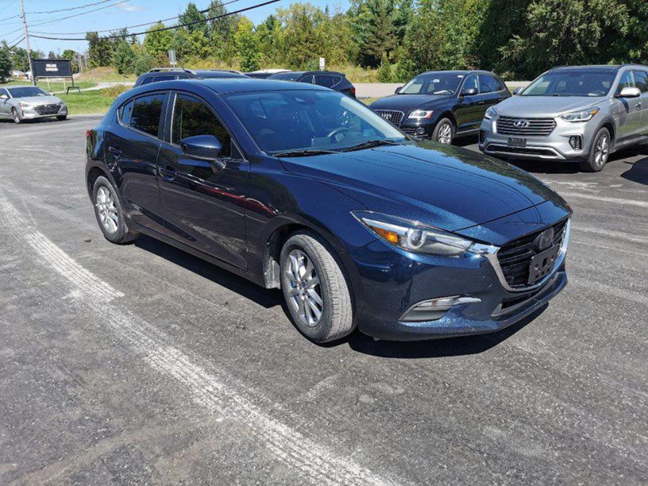 2018 Mazda MAZDA3 i Touring - Photo #3