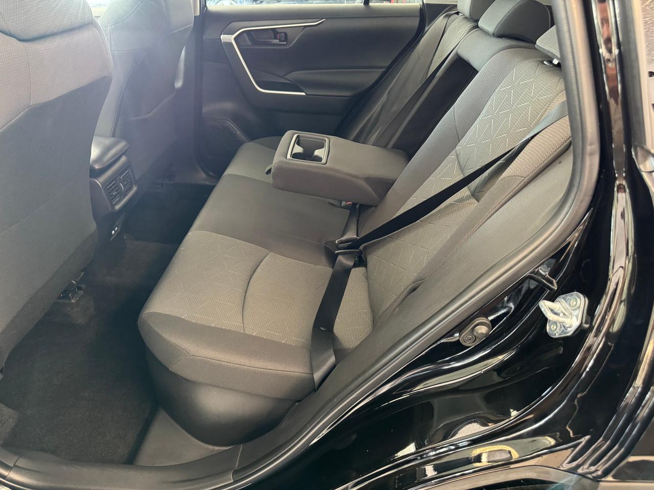 2023 Toyota RAV4 LE HYBRID AWD+LIKE NEW! ONE OWNER! CLEAN CARFAX! - Photo #25