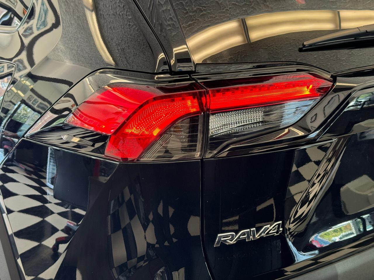 2023 Toyota RAV4 LE HYBRID AWD+LIKE NEW! ONE OWNER! CLEAN CARFAX! - Photo #64