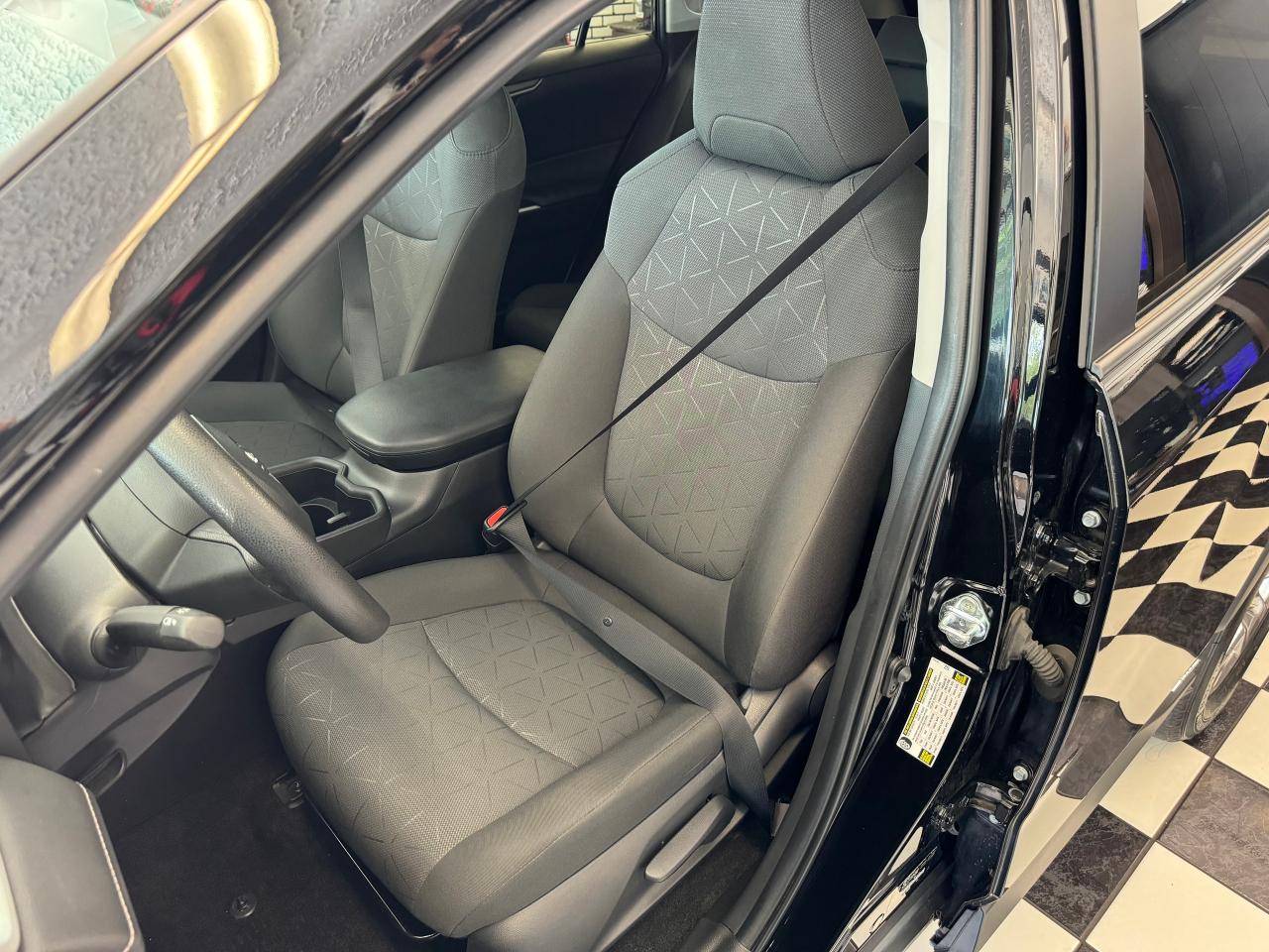 2023 Toyota RAV4 LE HYBRID AWD+LIKE NEW! ONE OWNER! CLEAN CARFAX! - Photo #21