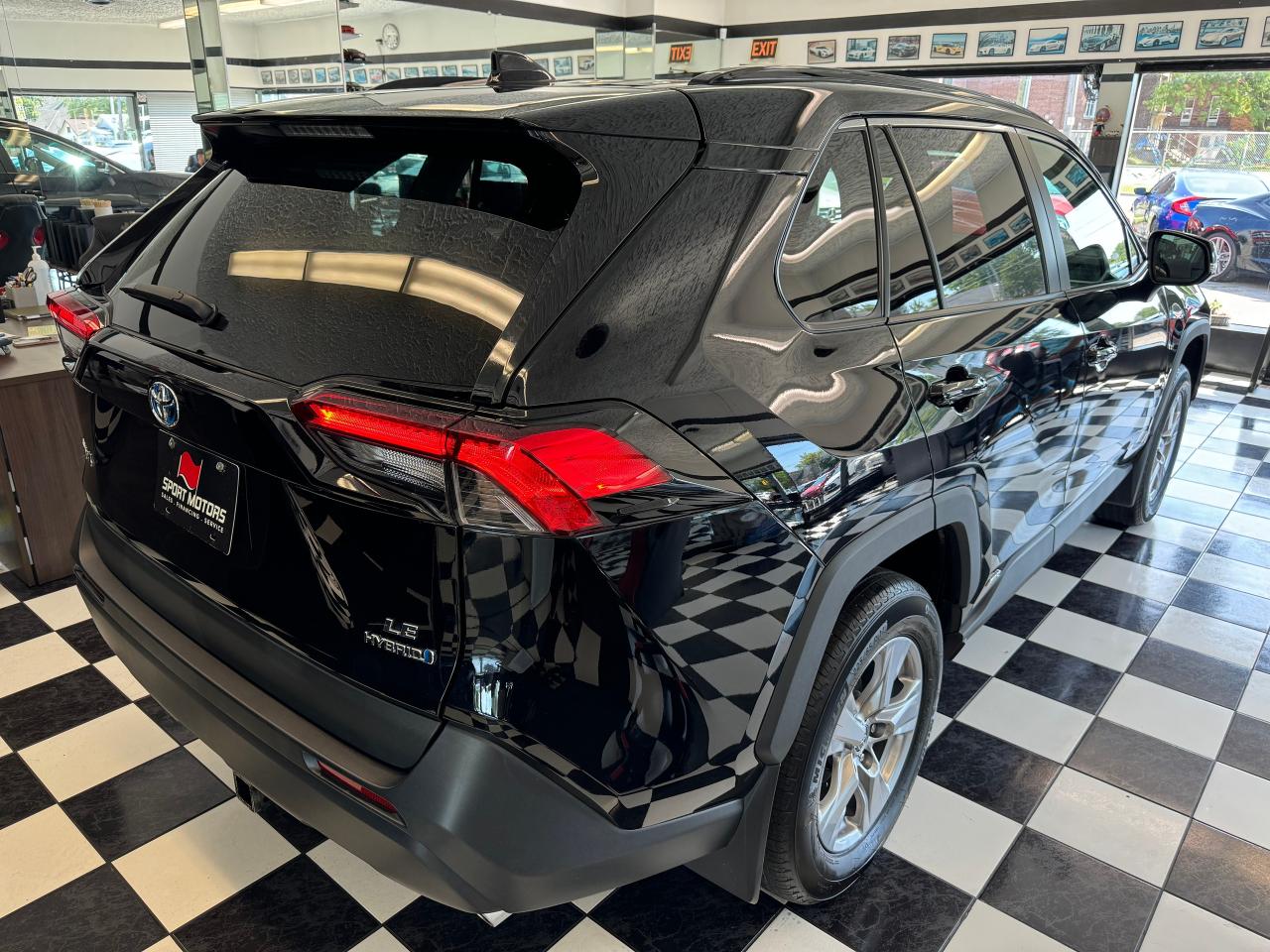 2023 Toyota RAV4 LE HYBRID AWD+LIKE NEW! ONE OWNER! CLEAN CARFAX! - Photo #8