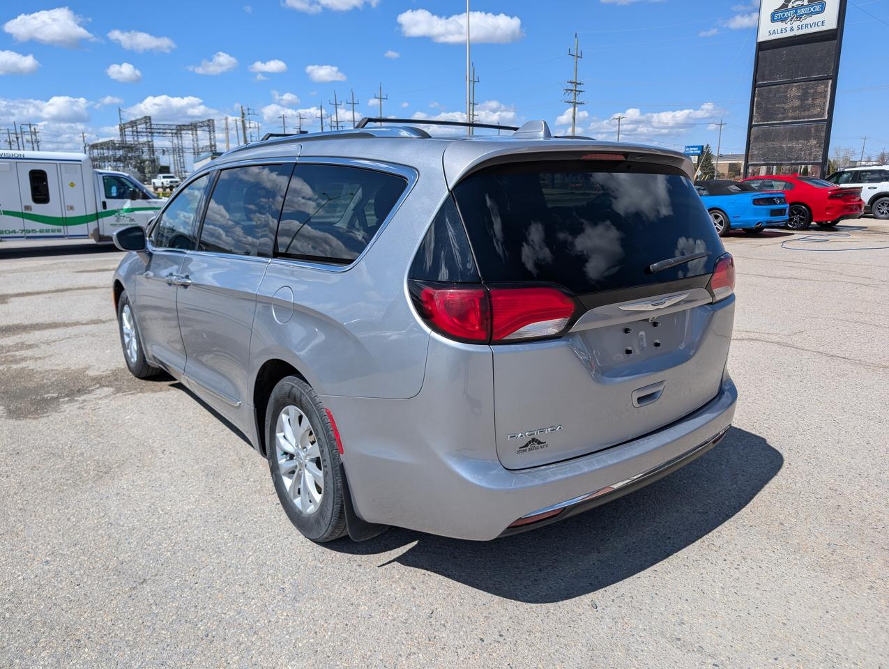 2019 Chrysler Pacifica Touring L | No Accidents | Leather | DVD - Photo #6